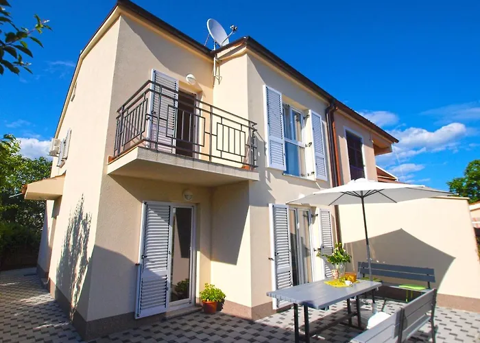 בית נופש House Orbanin 1092 *